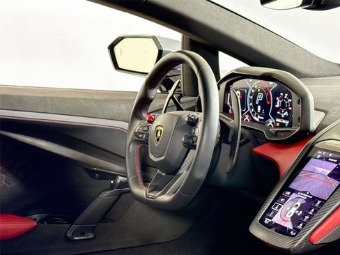 Used 2024 Lamborghini Revuelto image 29