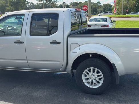 Used 2018 Nissan Frontier SV RWD image 6