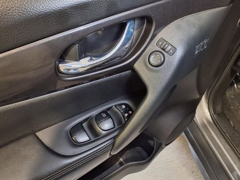 Used 2019 Nissan Rogue SV w/ Premium Package image 21