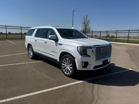 Used 2023 GMC Yukon XL Denali AWD/4WD image 7