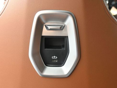 Used 2025 BMW 760i xDrive w/ Executive Package image 17