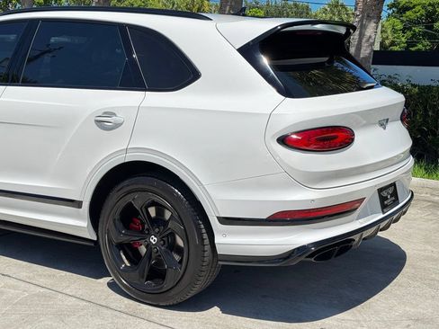 Used 2022 Bentley Bentayga AWD/4WD image 5