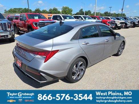 Used 2025 Hyundai Elantra SEL FWD image 8