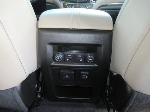Certified 2023 Chevrolet Traverse Premier FWD image 34