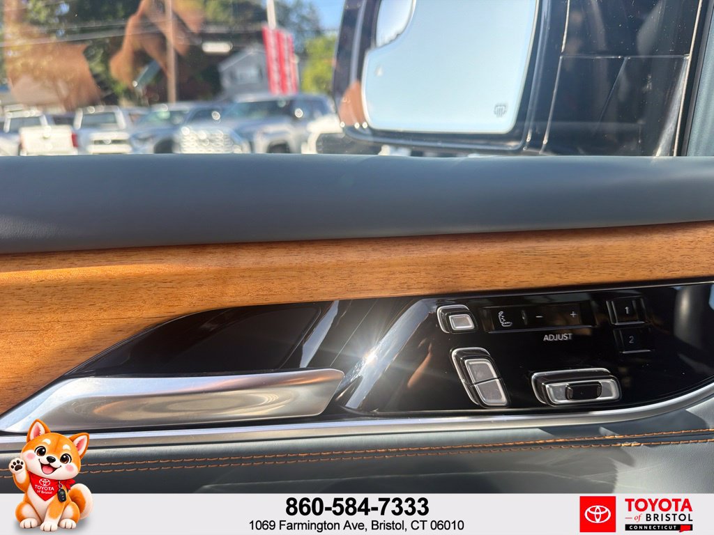 Used 2023 Jeep Grand Wagoneer Series III AWD/4WD image 15