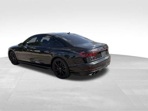Used 2022 Audi S8 w/ S8 Comfort Plus Package AWD/4WD image 8