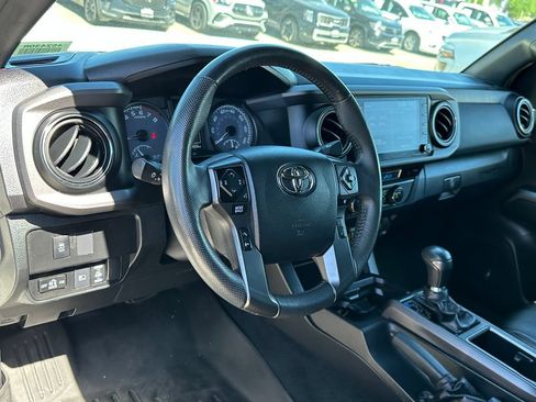 Used 2021 Toyota Tacoma TRD Off-Road w/ Technology Package AWD/4WD image 22