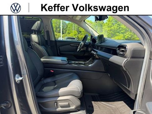Used 2025 Honda Pilot Touring image 31