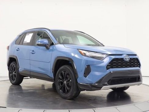 Used 2022 Toyota RAV4 SE w/ Convenience Package image 7