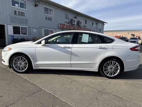 Used 2016 Ford Fusion SE w/ Equipment Group 202A FWD image 3
