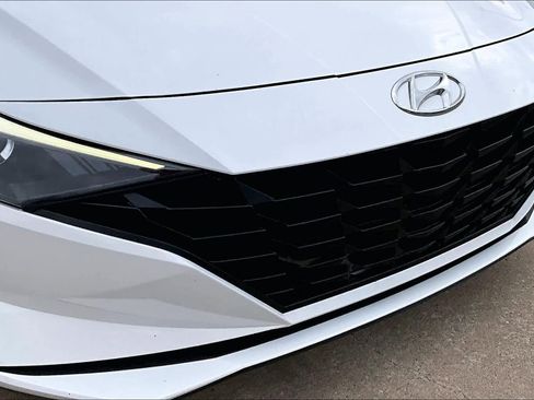 Used 2023 Hyundai Elantra SEL image 27