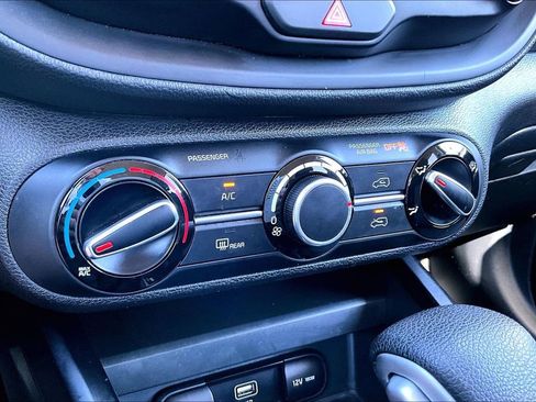 Used 2023 Kia Soul LX w/ LX Technology Package FWD image 30