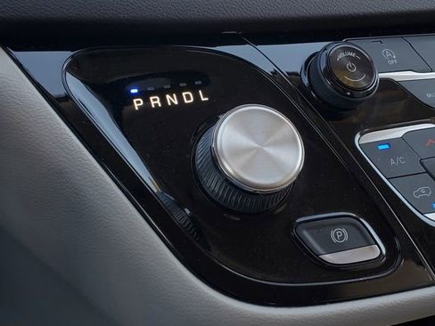 Certified 2018 Chrysler Pacifica Touring-L Plus image 23