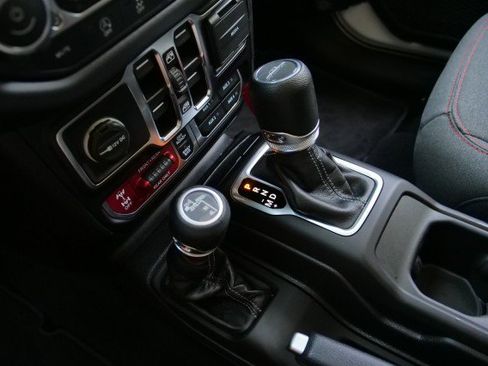 Used 2025 Jeep Gladiator Rubicon w/ Safety Group AWD/4WD image 21