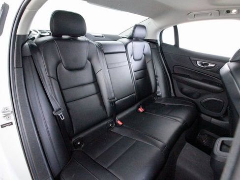 Used 2021 Volvo S60 T5 Momentum w/ Premium Package image 23