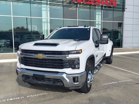 Used 2024 Chevrolet Silverado 3500 LT w/ Texas Edition AWD/4WD image 2