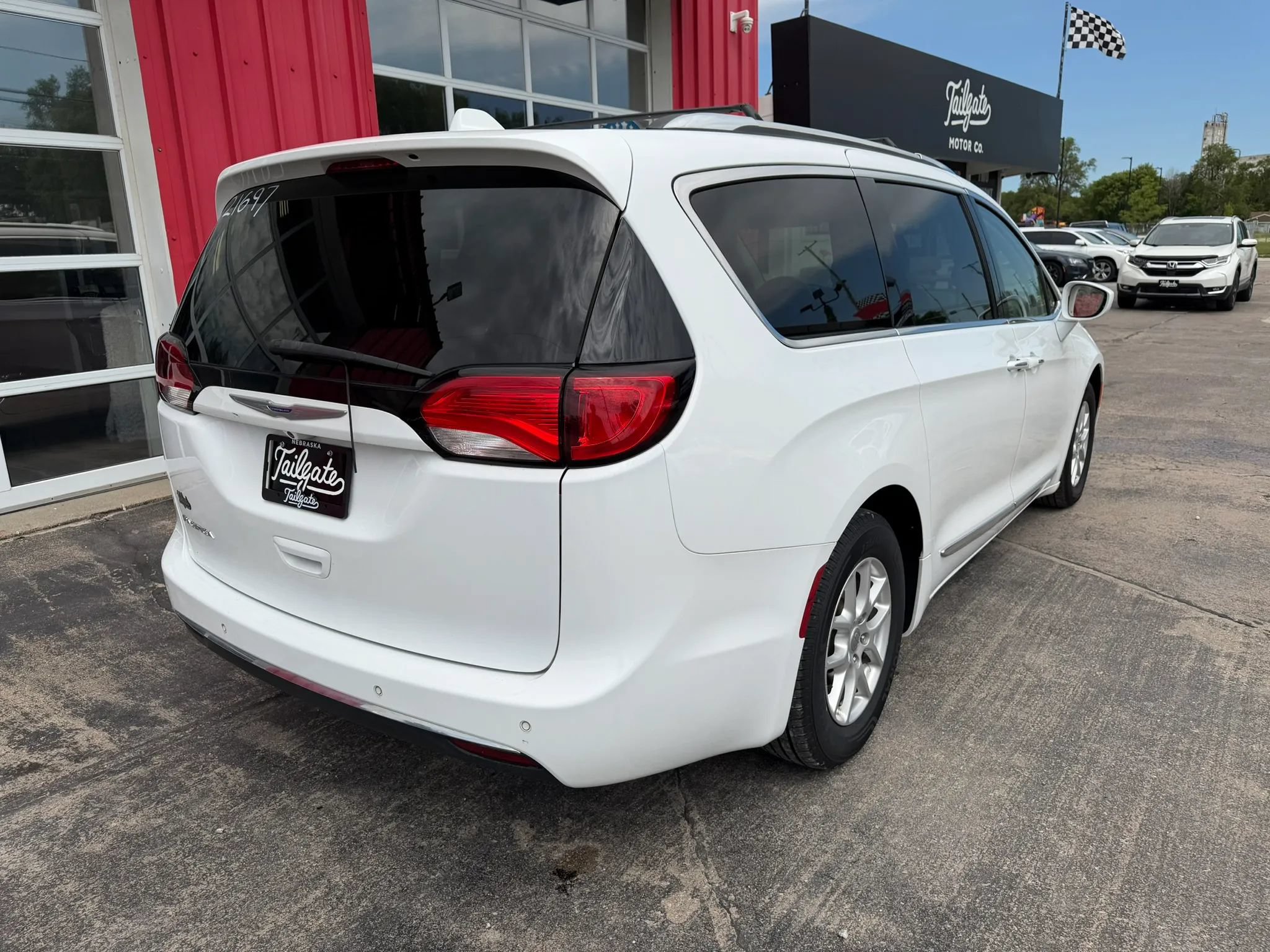 Used 2020 Chrysler Pacifica Touring-L FWD image 7