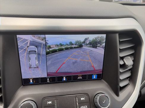 Used 2023 GMC Acadia SLT w/ Technology Package AWD/4WD image 10