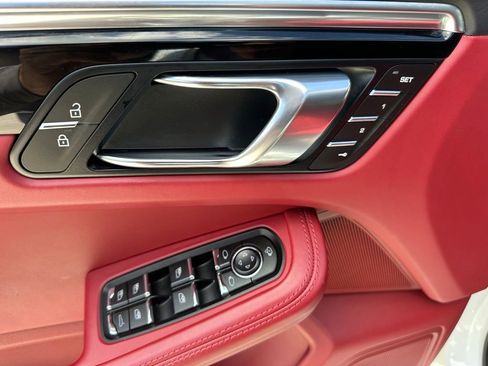 Certified 2024 Porsche Macan AWD/4WD image 15