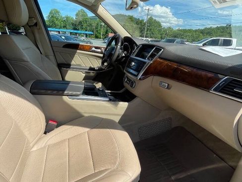 Used 2016 Mercedes-Benz GL 550 4MATIC image 15