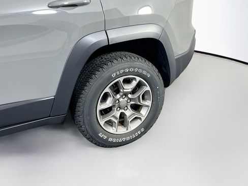 Used 2022 Jeep Cherokee Trailhawk image 28