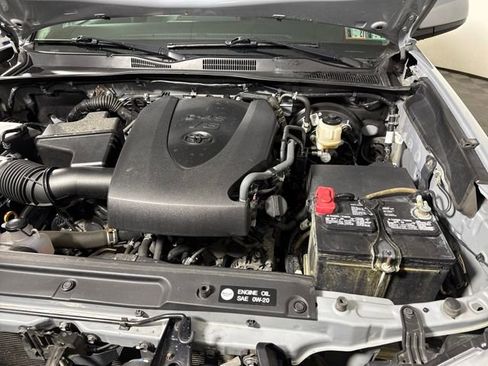 Used 2019 Toyota Tacoma SR5 image 38