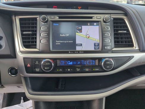 Used 2017 Toyota Highlander XLE FWD image 37