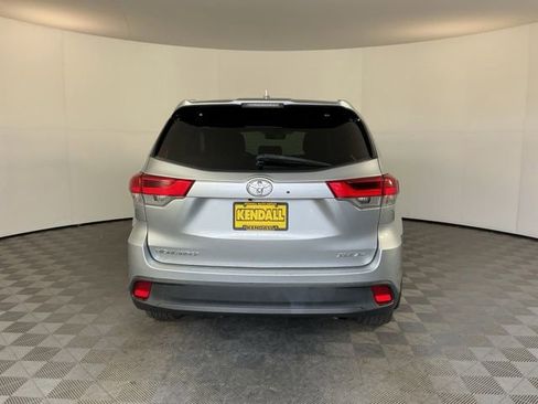 Used 2017 Toyota Highlander XLE AWD/4WD image 6
