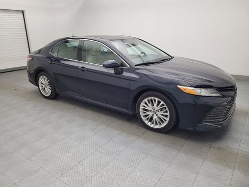 Used 2020 Toyota Camry XLE image 11