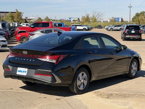 New 2026 Hyundai Elantra SE image 4