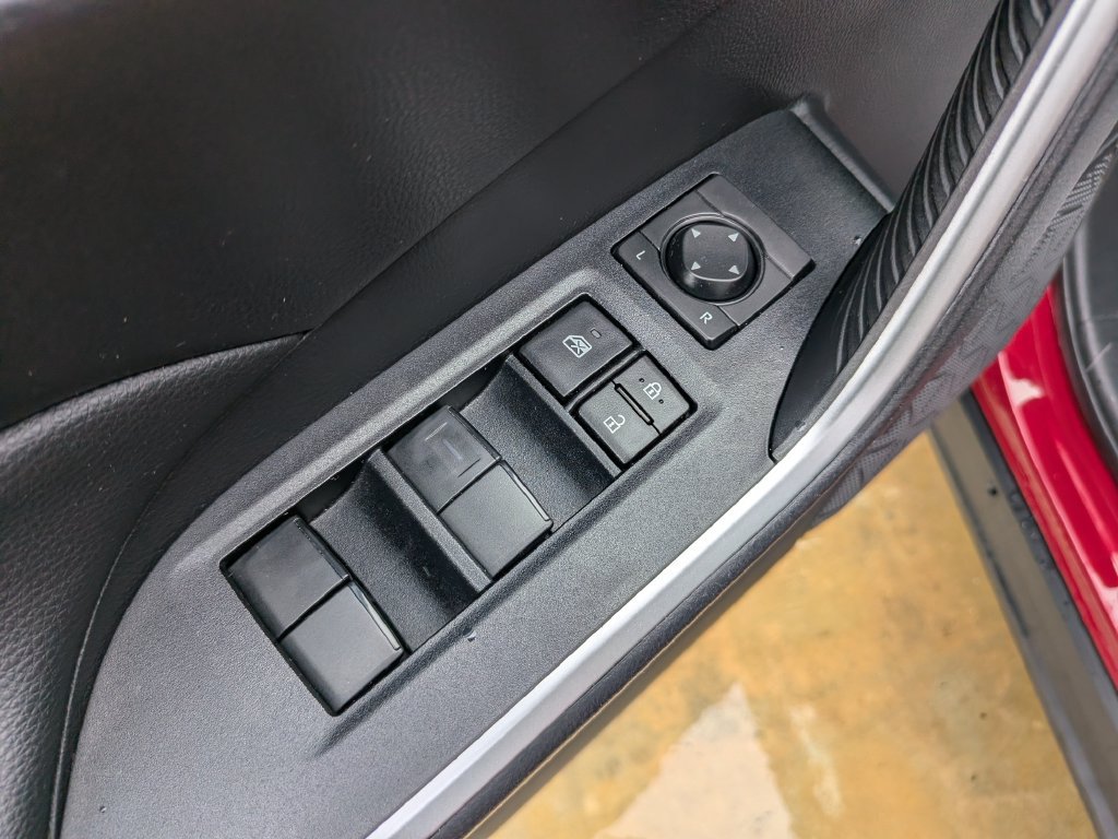 Used 2022 Toyota RAV4 LE FWD image 21