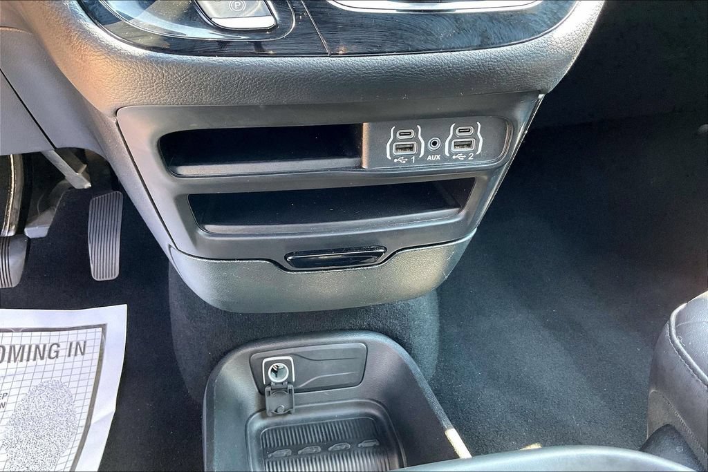 Used 2024 Chrysler Pacifica Limited FWD image 18