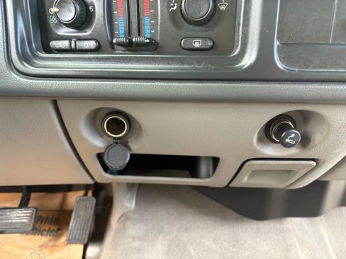 Used 2005 Chevrolet Avalanche Z71 w/ Preferred Equipment Group image 13