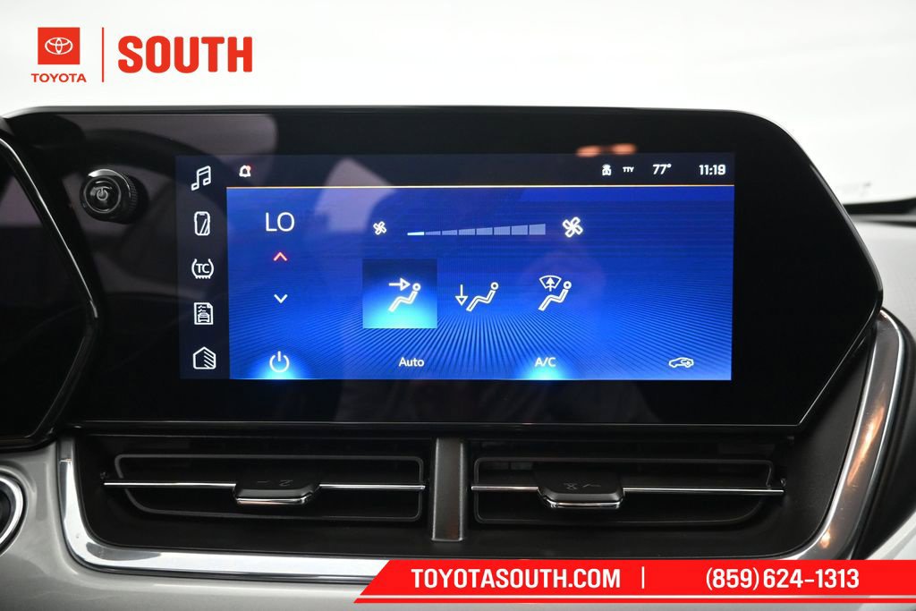 Used 2025 Chevrolet Trax LT w/ LT Convenience Package FWD image 15