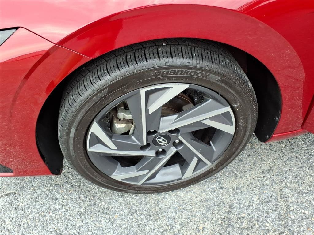 Used 2025 Hyundai Elantra SEL FWD image 14