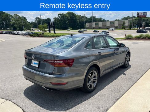 Used 2019 Volkswagen Jetta R-Line w/ R-Line Cold Weather Package FWD image 5