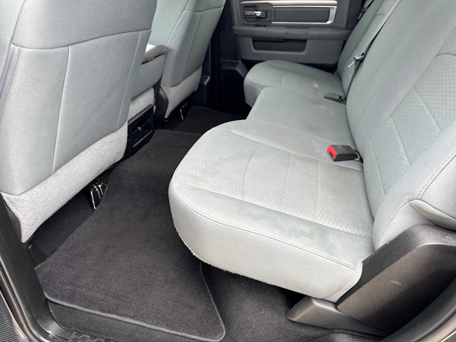 Used 2019 RAM 1500 Classic SLT AWD/4WD image 18