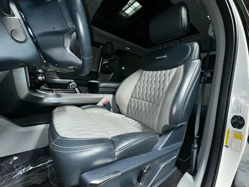 Used 2023 Ford F150 Limited image 11