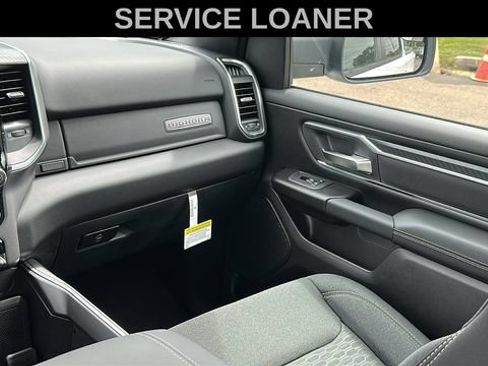 Used 2025 RAM 1500 4x4 Crew Cab image 25