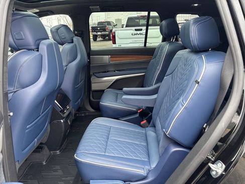 New 2026 Cadillac Vistiq Premium Luxury w/ LPO, Floor Liner Package image 40