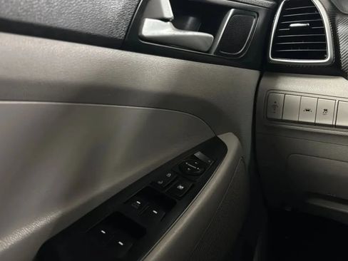 Used 2021 Hyundai Tucson SE w/ Cargo Package FWD image 16