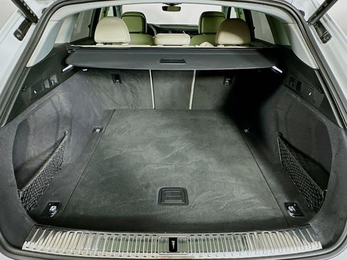 Used 2023 Audi e-tron Premium w/ Convenience Plus Package image 22