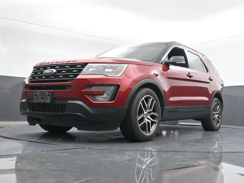 Used 2016 Ford Explorer Sport w/ Equipment Group 401A AWD/4WD image 28