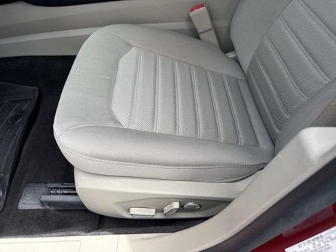 Used 2020 Ford Fusion SE FWD image 9