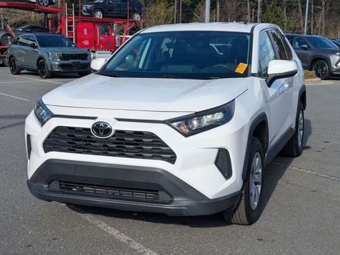 Used 2022 Toyota RAV4 LE image 8