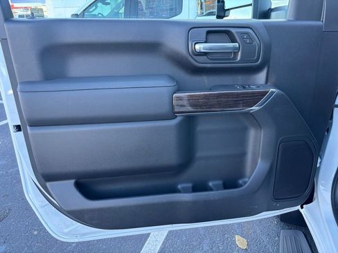 New 2026 GMC Sierra 2500 SLE w/ SLE Convenience Package image 9