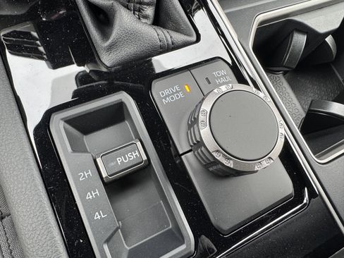 New 2026 Toyota Tundra Limited AWD/4WD image 31