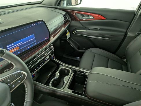 New 2026 Chevrolet Traverse Z71 w/ Enhanced Driving Package AWD/4WD image 25