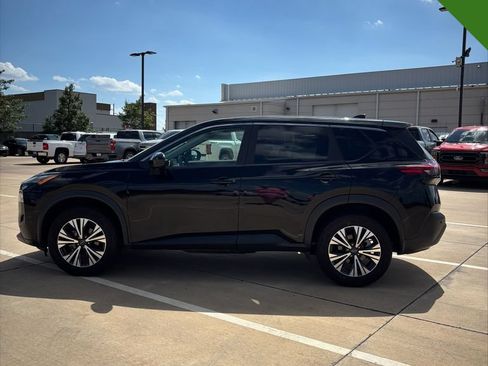 Used 2023 Nissan Rogue SV FWD image 2