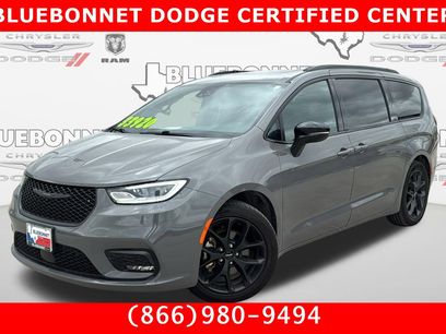 Used 2025 Chrysler Pacifica Limited